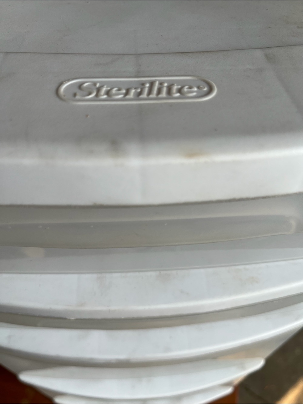 Sterilite white 4-drawers $7.00 ship 5-lbs - Picture 2 of 4